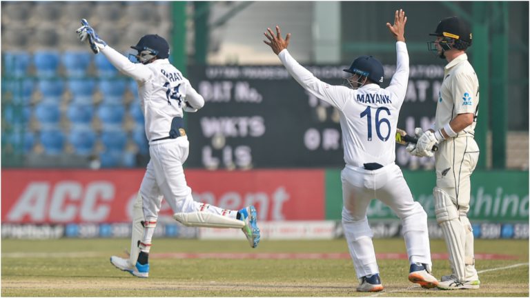 IND vs NZ 2nd Test Day 3: न्यूझीलंडचा अर्धा संघ तंबूत परतला, भारत मालिका जिंकण्यापासून फक्त 5 विकेट दूर