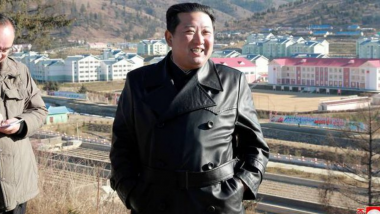 Kim Jong Un यांच्यासारखी नागरिकांनी नक्कल करु म्हणून नॉर्थ कोरियात Leather Coat वर बंदी