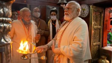 Prime Minister Narendra Modi यांनी वाराणसी मध्ये कालभैरव मंदिरात मध्ये केली आरती  (Watch Video)