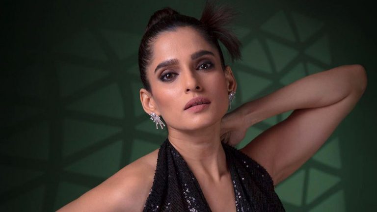 Priya Bapat: अभिनेत्री प्रिया बापटचा बोल्ड आणि ब्युटिफुल लुक, पाहा फोटो