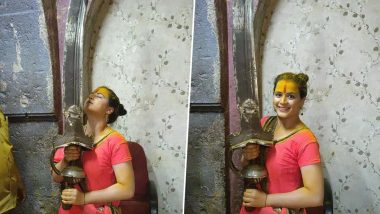 Prajakta Gaikwad: मराठी अभिनेत्रीन प्राजक्ता गायकवाडने उचलली खंडेरायांची 42 किलोची तलवार