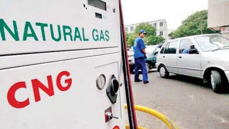 CNG Price Slashed In Mumbai: मुंबईत सीएनजी गॅसच्या दरात कपात; मध्यरात्रीपासून नवे दर लागू