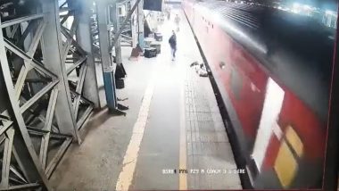 Vasai Railway Station: RPF जवानामुळे वाचले चालत्या ट्रेनमधून पडलेल्या प्रवाशाचे प्राण (पाहा व्हिडिओ)