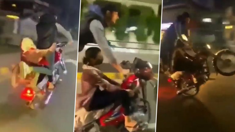 One wheeling in Lahore Viral Video: पाकिस्तानच्या लाहोर मध्ये तरूण जोडप्याची भर  रस्त्यात बाईक वर स्टंटबाजी; पहा थरारक व्हीडिओ