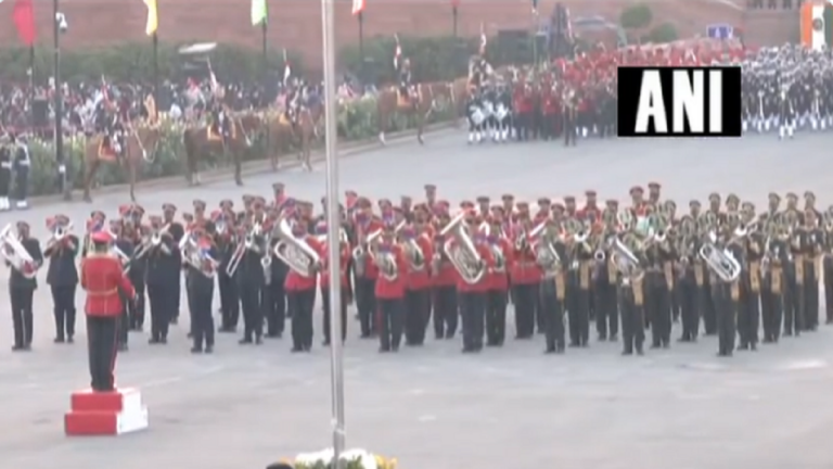 Beating Retreat Ceremony: दिल्लीमधील विजय चौकात बीटिंग रिट्रीट सोहळ्याचे आयोजन, पहा व्हिडिओ