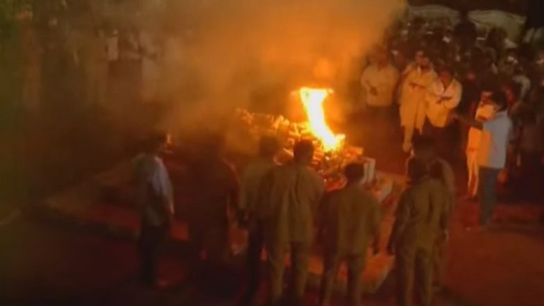 Lata Mangeshkar Last Rites: गानकोकिळा लता मंगेशकर पंचत्वात विलीन; साश्रू नयनांनी स्वरांच्या सम्राज्ञीला निरोप, एका महान युगाचा अस्त