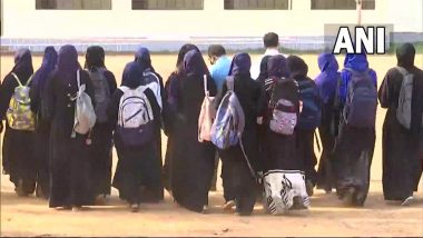 Karnatak Hijab Controversy: मुलींना हिजाब घालून कॉलेजमध्ये जाता येणार, वेगळ्या वर्गात बसण्याची परवानगी