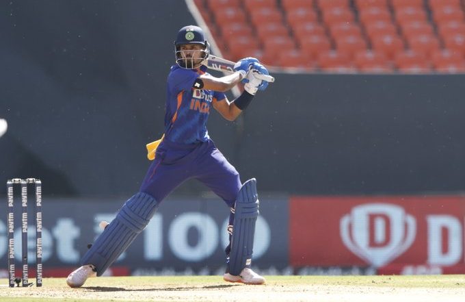 IND vs WI 3rd ODI: श्रेयस अय्यरने ठोकले संयमी अर्धशतक, भारताची धावसंख्या शंभरी पार; पहा स्कोर