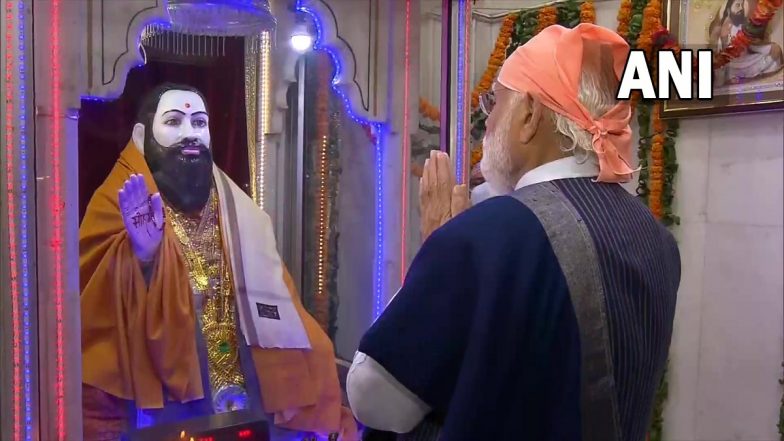 PM Narendra Modi: पंतप्रधान नरेंद्र मोदी यांचे महिलांसोबत भजन, कीर्तन; संत रविदास मंदिरात पूजाही केली