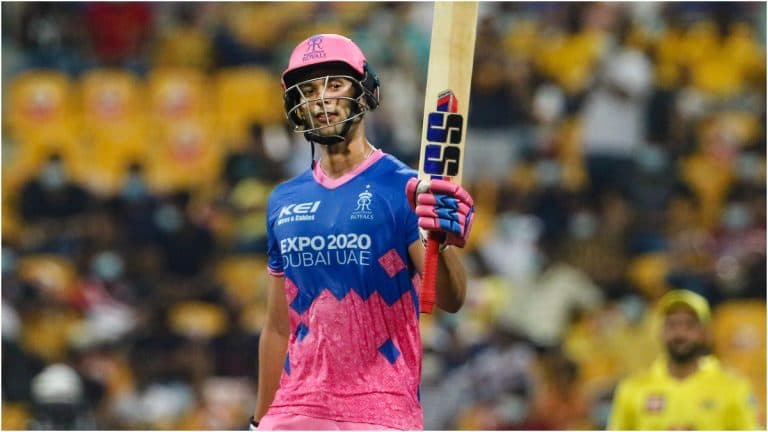 IPL Mega Auction 2022: एमएस धोनीच्या CSK ने 4 कोटीची रक्कम देऊन शिवम दुबेचा केला संघात समावेश