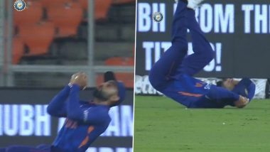 IND vs WI 2nd ODI: Ouch! वेस्ट इंडिजच्या ओडियन स्मिथचा जबरदस्त कॅच घेताना विराट कोहलीचे डोके आपटले, पण नंतर थाटात चालू लागला (Watch Video)