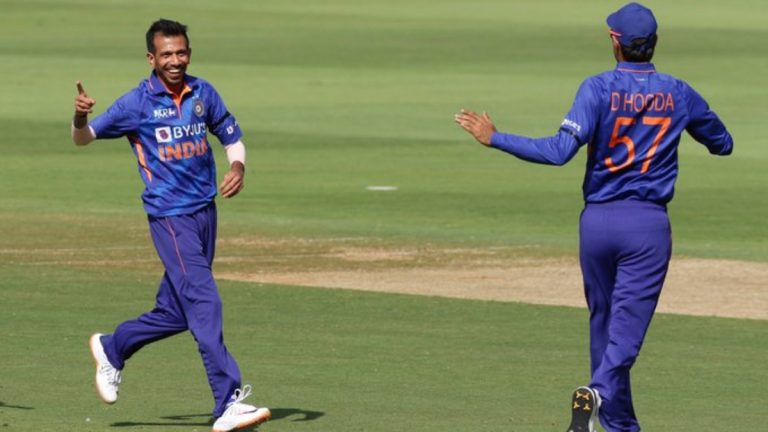 IND vs WI 1st ODI: वेस्ट इंडिजच्या अडचणीत आणखी वाढ, चहलने Shamarh Brooks याला दाखवला पॅव्हिलियनचा रस्ता; पहा स्कोर