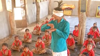 महाराष्ट्रात गडचिरोली मध्ये आदिवासी संस्कृतीचं जतन करण्यासाठी  शाळेमध्ये शिकवली जातेय  कल्पक पद्धतीने गोंदी भाषा; पहा  शिक्षकाचा व्हिडिओ