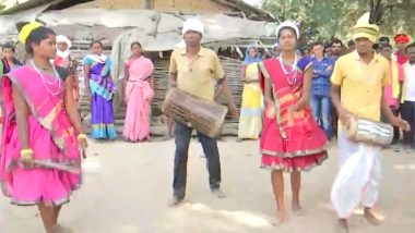 महाराष्ट्रच्या गडचिरोलीमध्ये आदिवासींनी खास पारंपारिक अंदाजात होळीच्या सेलिब्रेशनला केली सुरूवात  (Watch Video)