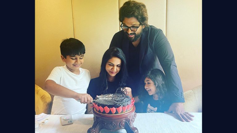 Allu Arjun Sneha Reddy Wedding Anniversary: अल्लू अर्जुनने पत्नी स्नेहा सोबत लग्णाचा वाढदिवस केला साजरा, फोटो सोशल मीडियावर केले शेअर