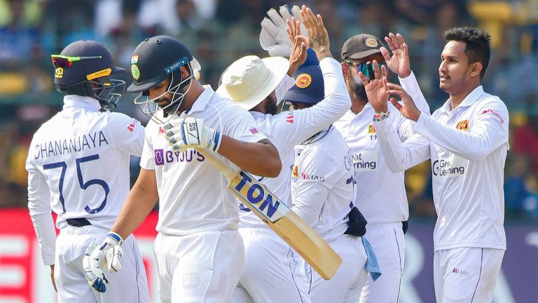 IND vs SL Pink-Ball Test Day 2: भारताला तिसरा धक्का, रोहित पाठोपाठ हनुमा विहारी याने धरली पॅव्हिलियनची वाट; विराट-पंत मैदानात