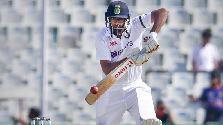 IND vs SL 1st Test Day 2: सुरंगा लकमल याचा भारताला सहावा झटका, R Ashwin याला दाखवला पॅव्हिलियनचा रस्ता; पहा स्कोर