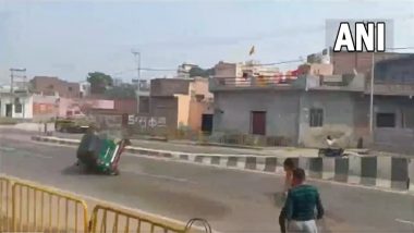Baghpat Viral Video: तरुणाने फेकलेल्या पाण्याच्या फुग्यामुळे रस्त्यावरच उलटली रिक्षा, व्हिडीओ व्हायरल