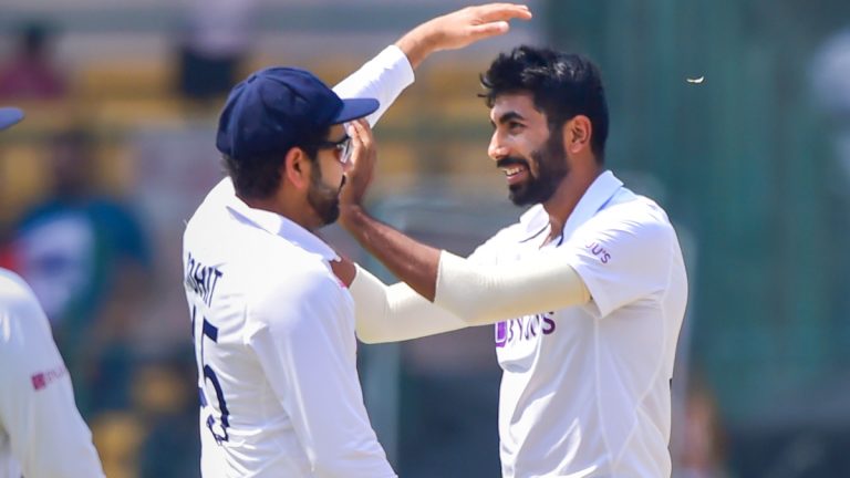 IND vs SL Pink-Ball Test Day 3: जसप्रीत बुमराह याचा भारताला मोठा दिलासा, शतकवीर श्रीलंका कर्णधार दिमुथ करुणारत्ने याचा काढला मोठा अडथळा