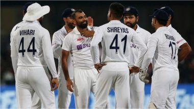 IND vs SL Pink Ball Test Day 1: श्रीलंकेला तिसरा झटका, श्रीलंकाई कर्णधार दिमुथ करुणारत्ने याचा मोहम्मद शमी याने उडवला त्रिफळा
