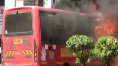 Nagpur Fire: नागपूरमध्ये मेडिकल चौक परिसरात चालत्या बसला आग; अग्निशमन दल घटनास्थळी दाखल