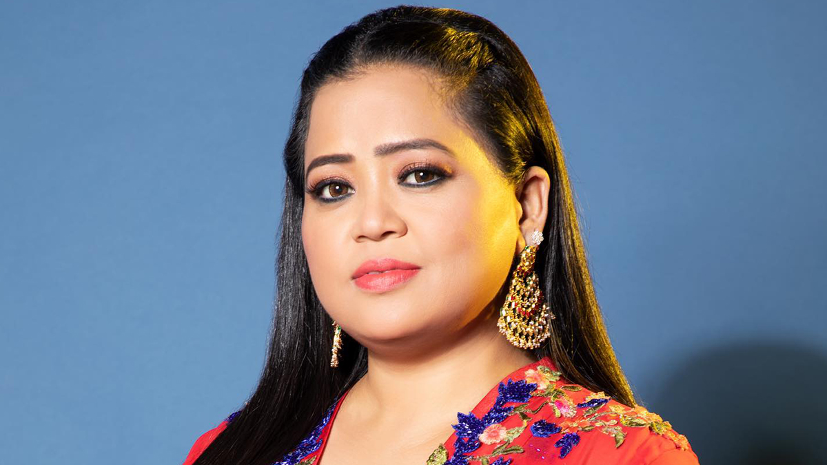 Bharti Singh Gifts Neetu Kapoor: भारती सिंगने नीतू कपूरला गिफ्ट केला प्रेशर कुकर; पहा मजेशीर व्हिडिओ