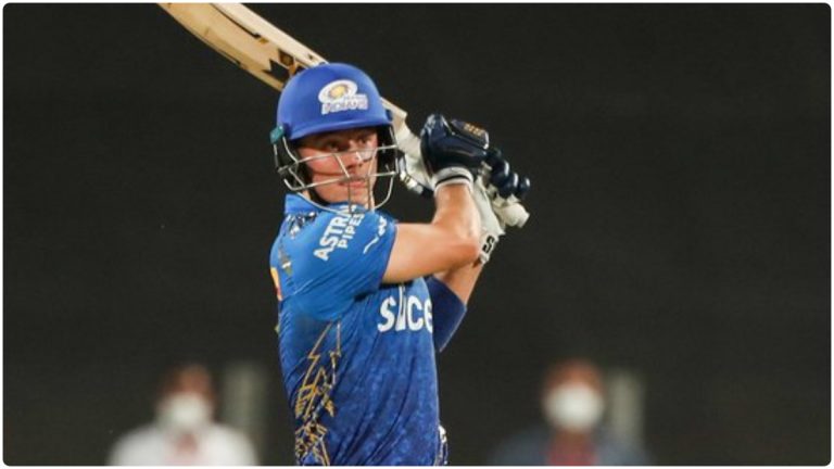 IPL 2022, MI vs DC Match 69: मुंबई इंडियन्सला तिसरा धक्का, Dewald Brevis क्लीन बोल्ड