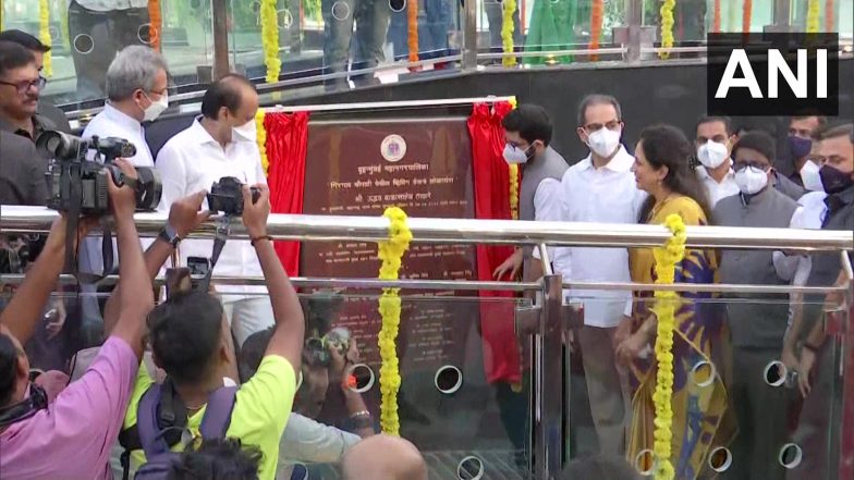 Mumbai: आदित्य ठाकरें यानी मुख्यमंत्री आणि उपमुख्यमंत्री सह गिरगाव चौपाटी व्ह्यूइंग डेकचे केले अनावरण