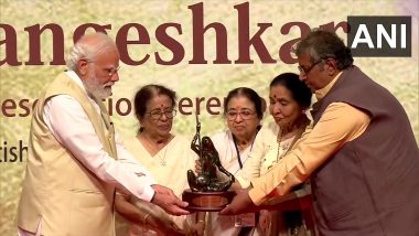 Mumbai: पंतप्रधान नरेंद्र मोदी यांना मंगेशकर कुटुंबियांच्या हस्ते पहिला लता दीनानाथ मंगेशकर पुरस्कार प्रदान