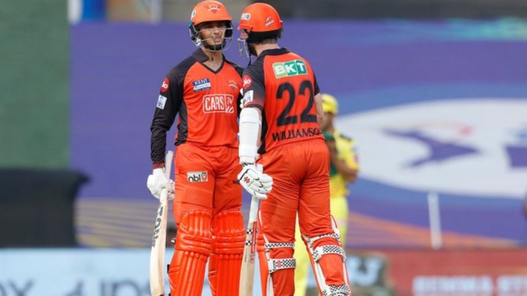 IPL 2022, SRH vs RCB: बेंगलोरची जबरदस्त सुरुवात, Kane Williamson पाठोपाठ अभिषेक शर्मा शून्यावर आऊट