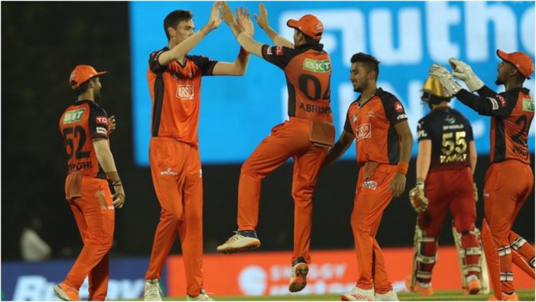 IPL 2022, RCB vs SRH Match 25: Marco Jansen याची धमाकेदार सुरुवात, एकाच षटकांत डु प्लेसिस, Virat Kohli, अनुज रावत यांना दाखवली पॅव्हिलियनची वाट