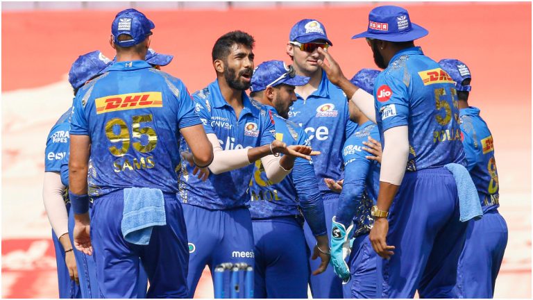 IPL 2022, MI vs PBKS Match 23: मुंबईच्या खिशात झटपट दोन विकेट, Jonny  Bairstow पाठोपाठ लियम लिविंगस्टोन क्लीन बोल्ड