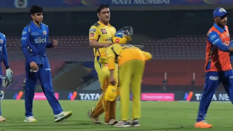 Ravindra Jadeja Bows to MS Dhoni: मानलं रे तुला! ‘फिनिशर’ धोनीपुढे ‘सर जडेजा’ही नतमस्तक, मुंबई इंडियन्सवर थरारक विजयानंतर असे केले सॅल्यूट (Watch Video)