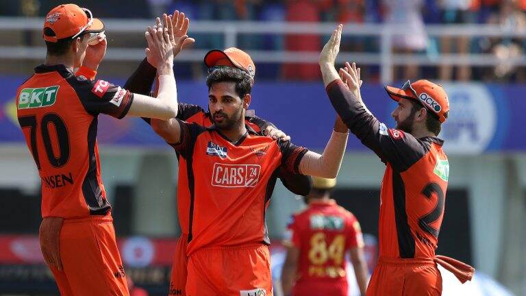 IPL 2022, PBKS vs SRH: उमरान मलिकच्या घातक गोलंदाजीसमोर Liam Livingstone ची झंझावाती खेळी फिकी पडली, हैदराबादने पंजाबला 151 धावांत रोखले