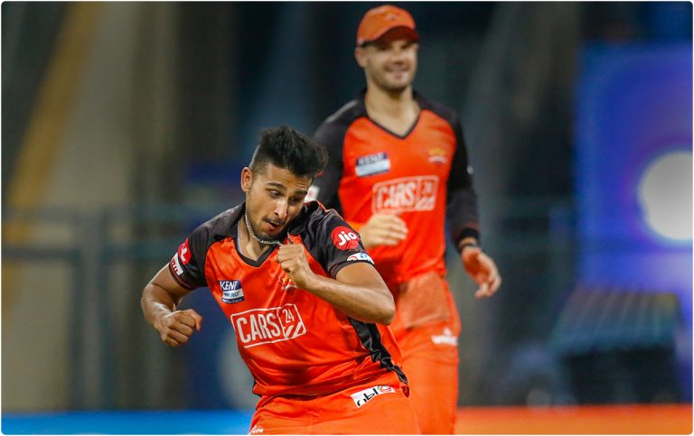 IPL 2022, GT vs SRH Match 40: उमरानची घातक गोलंदाजी; गुजरातला तिसरा झटका, Wriddhiman Saha आऊट