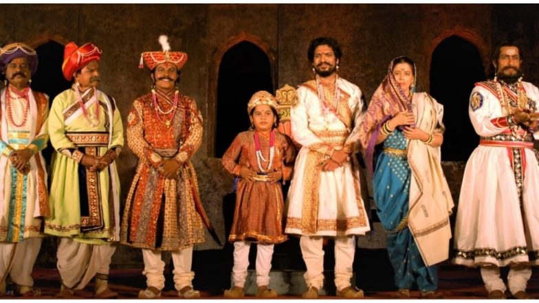 'रायगडाला जेव्हा जाग येते’ नाटकाचा रायगडावर दमदार प्रयोग