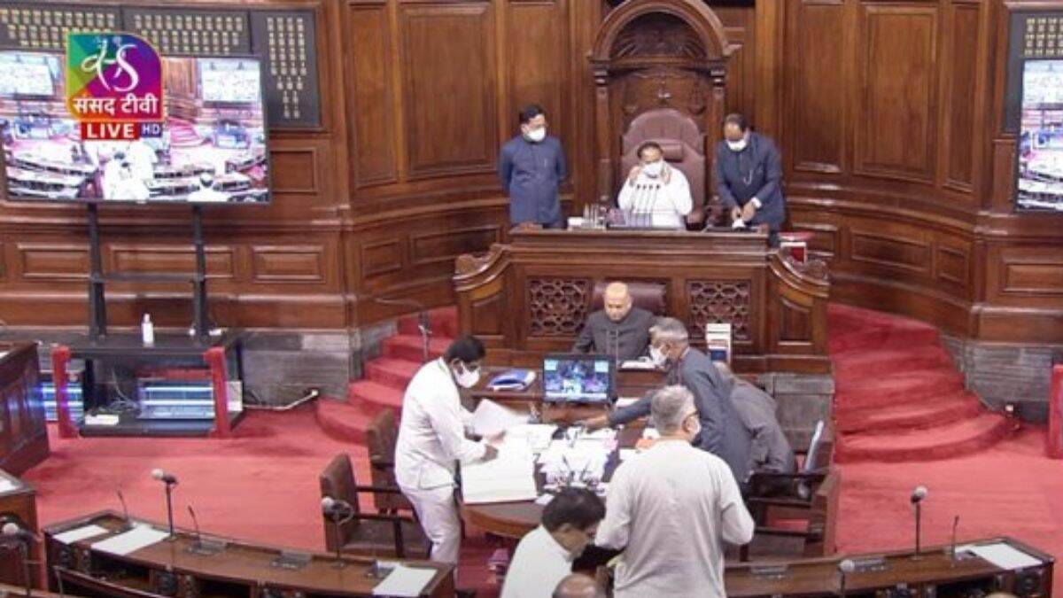 Pabitra Margherita ते  S Phangnon Konyak राज्यसभेत सहा नवनिर्वाचित सदस्यांना शपथ