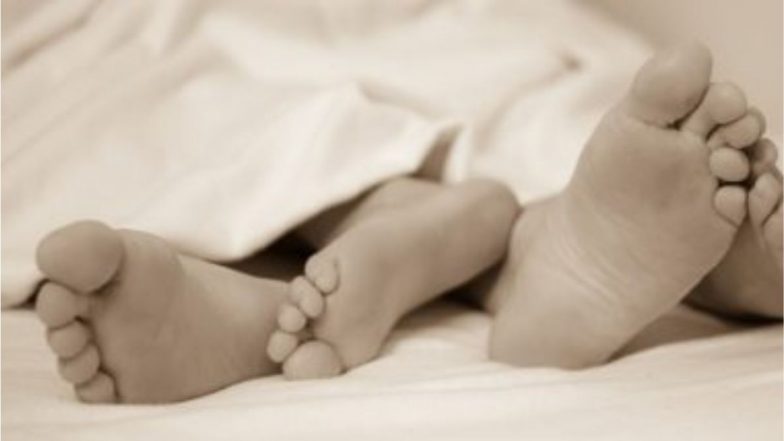 Shocking!  पतीला Unnatural Sex चे व्यसन, विरोध करताच पत्नीला द्यायचा Electric Shock; पोलिसांत तक्रार
