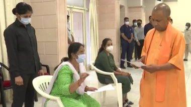 'जनता दरबार' मध्ये CM Yogi नी ऐकल्या लोकांच्या समस्या, तक्रारदारांना न्यायाचे दिले आश्वासन