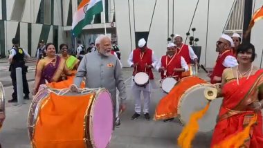 युरोप दौर्‍यामध्ये PM Narendra Modi यांनी घेतला ढोलवादनाचा आनंद (Watch Video)