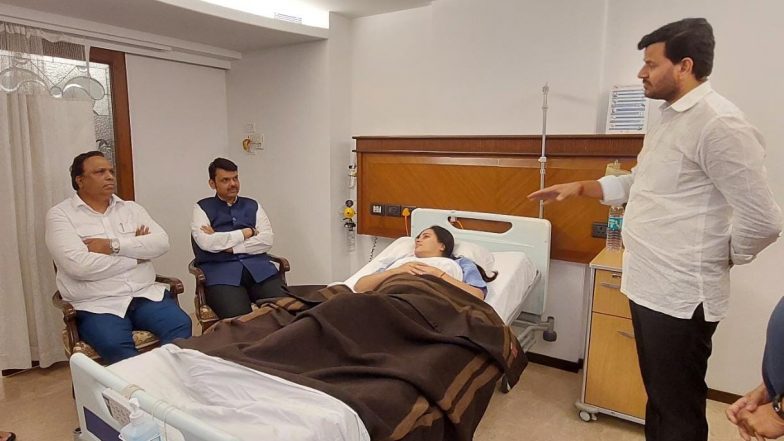 भायखळा तुरुंगातून सुटल्यानंतर तीन दिवसांनी नवनीत राणा रुग्णालयात दाखल, देवेंद्र फडणवींसांनी घेतली भेट