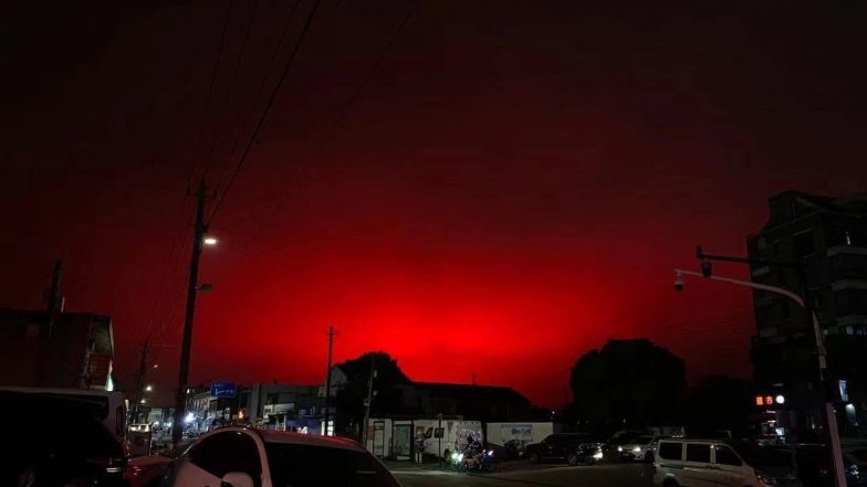Red Sky In China: लाल रंगाच्या आकाशाखाली झाकले गेले चीन, नैसर्गिक घटना किंवा आपत्ती, पहा फोटो