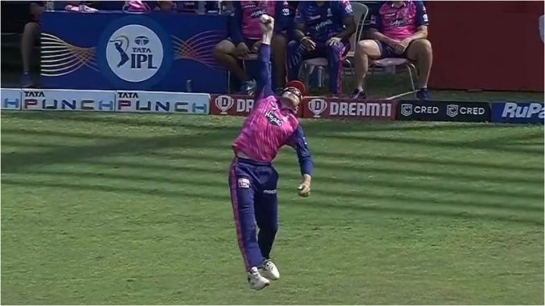 IPL 2022, PBKS vs RR: सुपरमॅन स्टाईलमध्ये Jos Buttler घेतला ‘कॅच ऑफ द सीजन’, हवेत एका हाताने पकडला जबराट कॅच (Watch Video)
