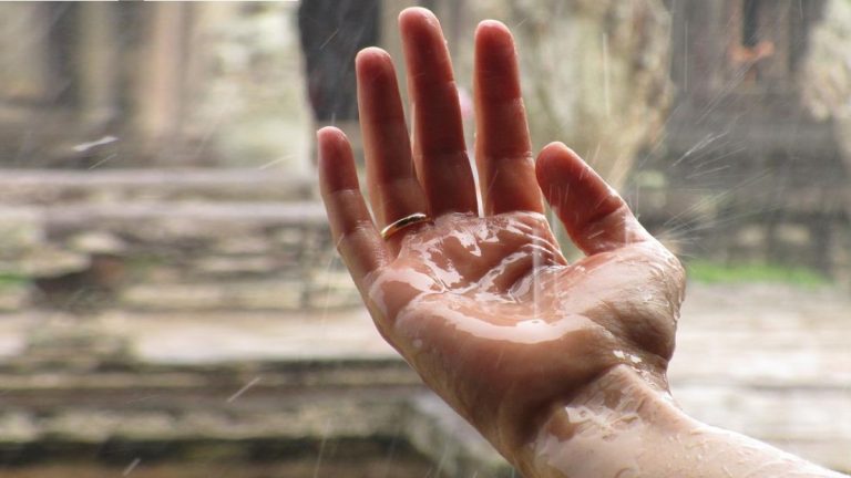 Pune Rain Videos: पुणे आणि पिंपरी चिंचवड परिसरात मुसळधार पाऊस; नागरिकांना उकाड्यापासून दिलासा (Watch)