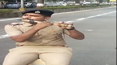 Mumbai: वडाळ्यातील आरएके मार्गावर पोलिस अधिकाऱ्याच्या बासरी वादनाचा व्हिडीओ सोशल मीडियावर व्हायरल