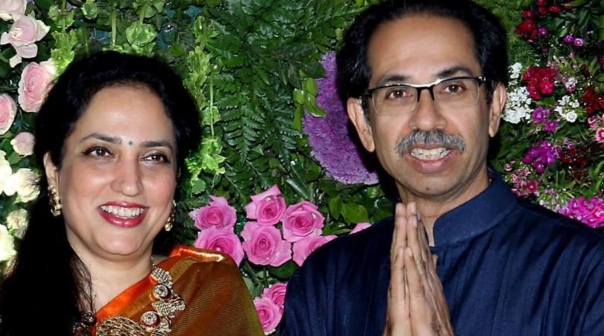 CM Uddhav Thackeray Left Varsha Bungalow: मुख्यमंत्री उद्धव ठाकरे यांनी कुटुंबासह सोडला 'वर्षा' बंगला; आता मुक्काम 'मातोश्री'वर (Watch Video)