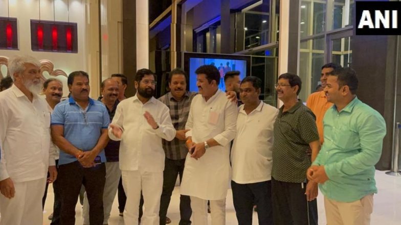 Maharashtra Political Crisis: संजय राठोड, दादाजी भुसे, रवींद्र फाटक गुवाहाटीमध्ये; शिवसेनेचे 37 हून अधिक आमदार Eknath Shinde यांच्यासोबत- Report