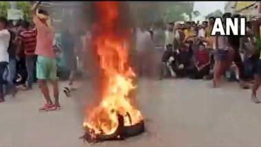 Agnipath Scheme Protest: पंतप्रधान नरेंद्र मोदी यांच्या अग्निपथ योजनेस देशभरातील युवकांचा विरोध, बिहारमध्ये आंदोलकांनी जाळले टायर, पोलिसांकडून अश्रुधुराचा वापर