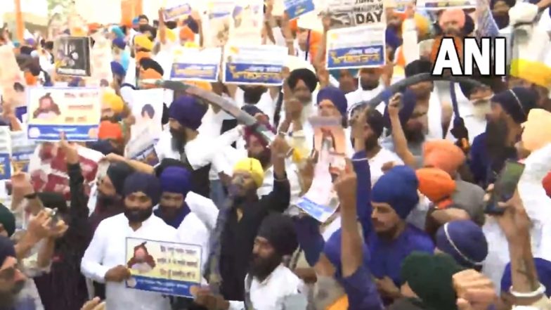 Golden Temple in Amritsar: पंजाबमध्ये सुवर्ण मंदिर प्रवेशद्वारावर खलिस्तान समर्थकांची घोषणाबाजी, तलावारी आणि भिंद्रनवालेचे पोस्टरही झळकावले