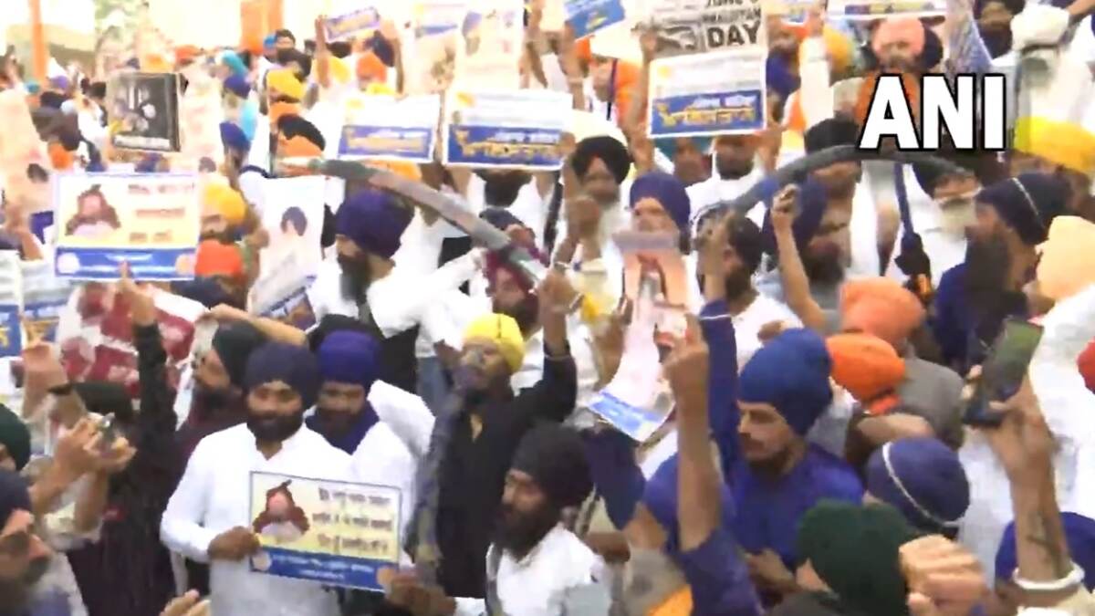 Golden Temple in Amritsar: पंजाबमध्ये सुवर्ण मंदिर प्रवेशद्वारावर खलिस्तान समर्थकांची घोषणाबाजी, तलावारी आणि भिंद्रनवालेचे पोस्टरही झळकावले